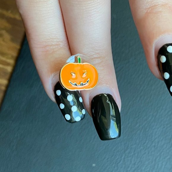 Cute Pumpkin Earrings - Picture 2 of 3